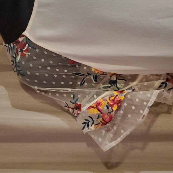 Floral Sleeve Top - Picture 2 of 5